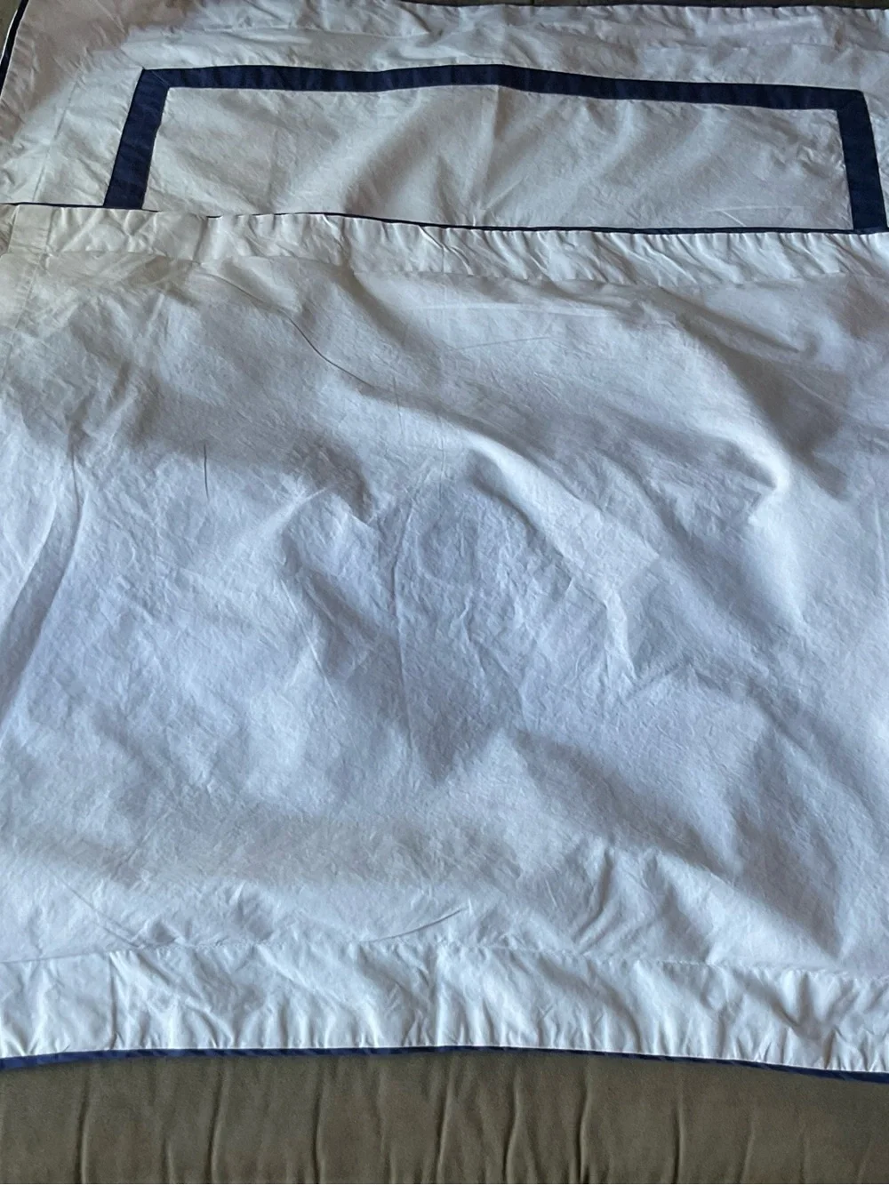 2x Pottery Barn White Organic Cotton Navy Blue Borders & Embroidery Shams 26x20”